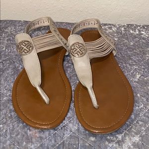Flat sandals